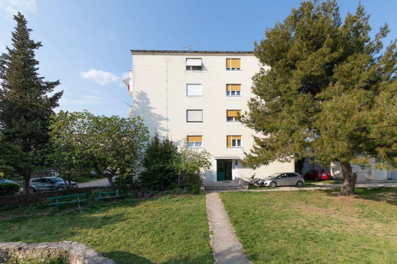 Castropola Apartment ภายนอก รูปภาพ