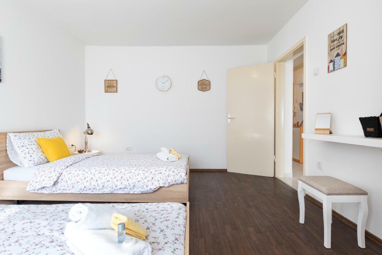 Castropola Apartment ภายนอก รูปภาพ