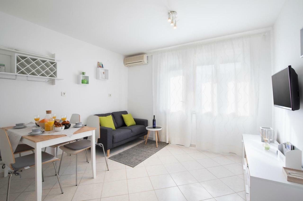Castropola Apartment ภายนอก รูปภาพ