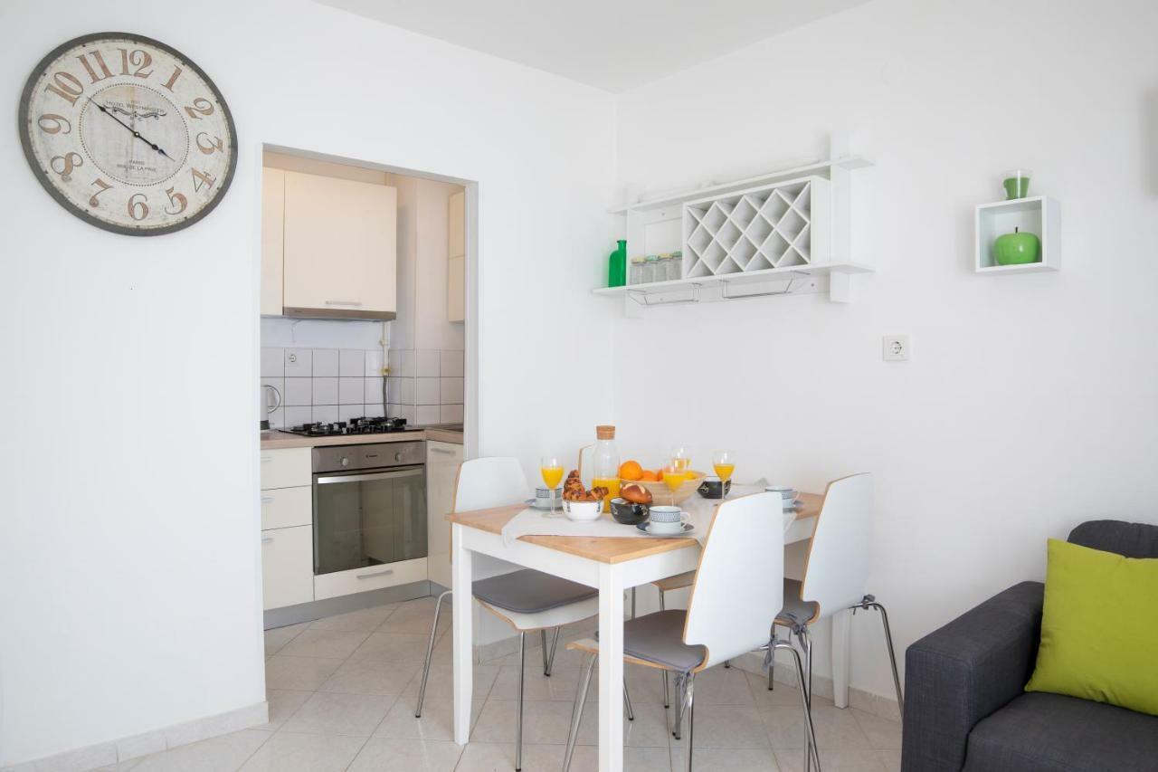 Castropola Apartment ภายนอก รูปภาพ